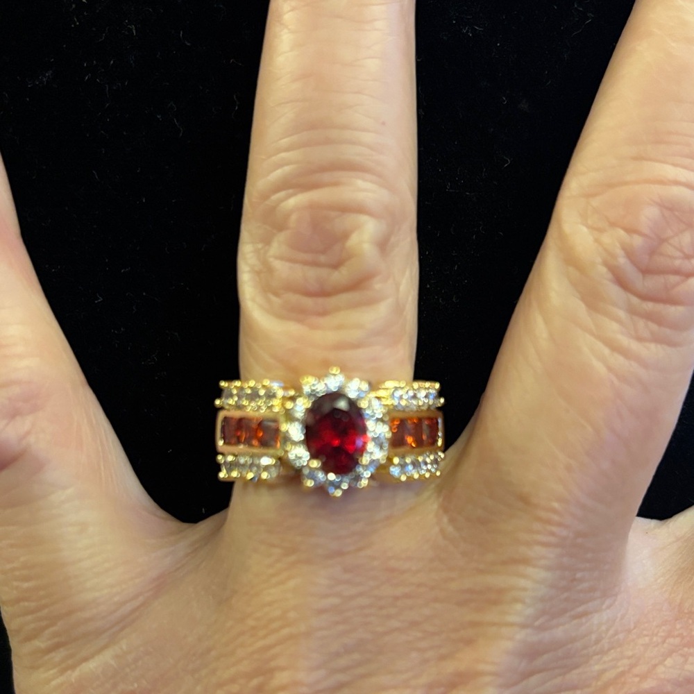 Elegant Red and Gold Women's Ring
